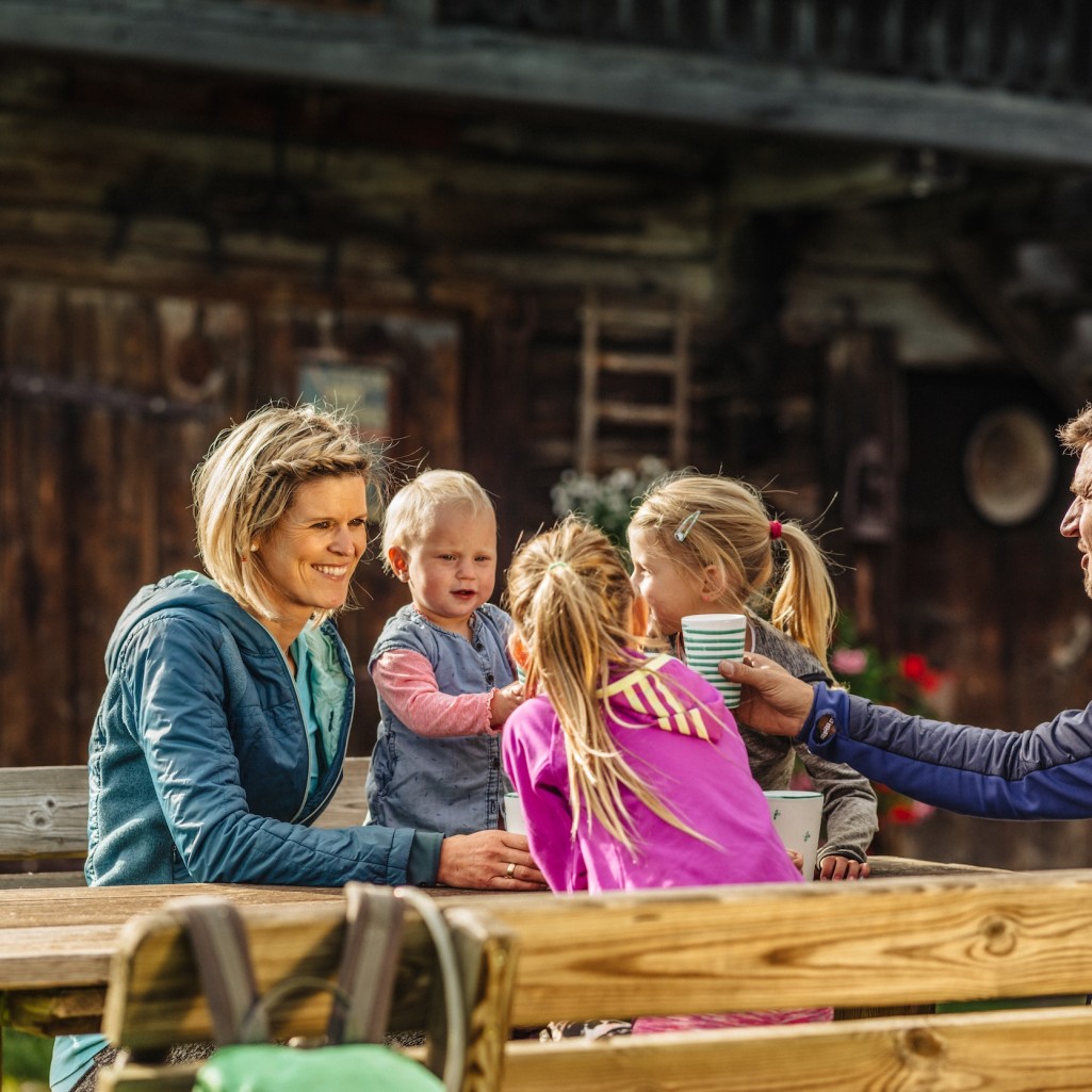 Einkehr in einer urigen Almhütte © Schladming-Dachstein | Christine Höflehner