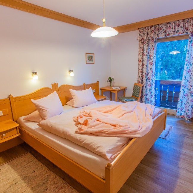 Schlafzimmer mit Balkon