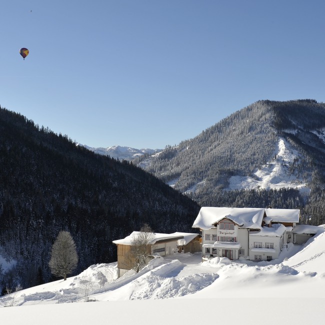 Ramsau Hierzegg mit Heißluftballonen kommend aus Filzmoos
